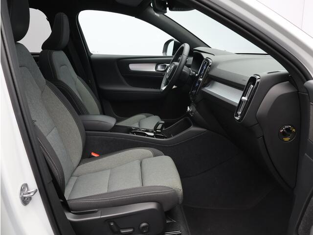Volvo XC40 T5 262PK Plug-in hybrid Plus Dark / Trekhaak / Panoramadak / Harman Kardon / Elektrische Stoelen / Stoel+Stuurverwarming / Pilot Assist / Keyless / All-Seasonbanden / 19"Wielen /