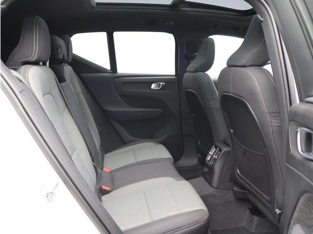 Volvo XC40 T5 262PK Plug-in hybrid Plus Dark / Trekhaak / Panoramadak / Harman Kardon / Elektrische Stoelen / Stoel+Stuurverwarming / Pilot Assist / Keyless / All-Seasonbanden / 19"Wielen /