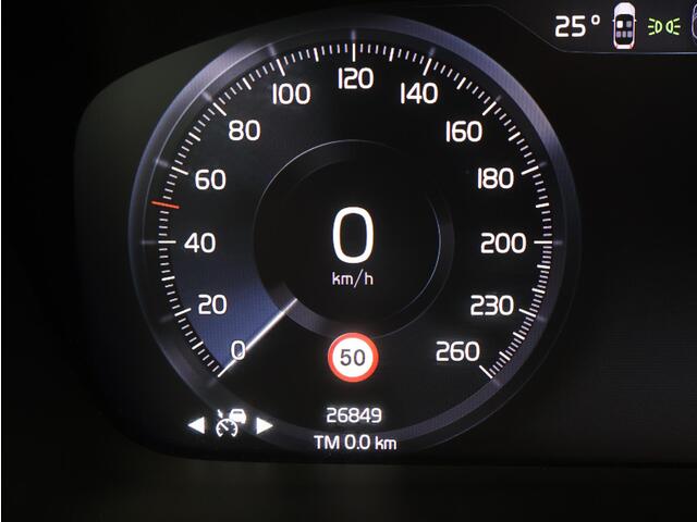Volvo XC40 T5 262PK Plug-in hybrid Plus Dark / Trekhaak / Panoramadak / Harman Kardon / Elektrische Stoelen / Stoel+Stuurverwarming / Pilot Assist / Keyless / All-Seasonbanden / 19"Wielen /