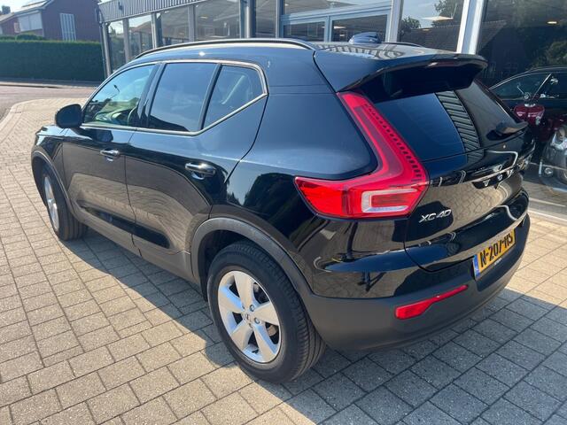 Volvo XC40 1.5 T2 MOMENT. CORE