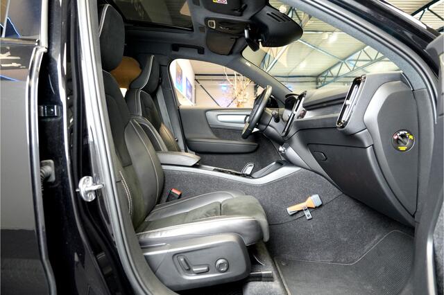 Volvo XC40 1.5 T4 155kW/211pk DCT7 Recharge R-Design PANORAMADAK + EL.TREKHAAK + HARMAN/KARDON + POWER SEATS + PILOT ASSIST + LEER/ALCANTARA + STOELVERWARMING + BLIS + STUURVERWARMING + LANE ASSIST + ACHTERUITRIJCAMERA + PARKSENSOREN V&A + 19" LM-VELGEN!!