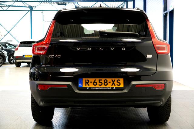 Volvo XC40 1.5 T4 155kW/211pk DCT7 Recharge R-Design PANORAMADAK + EL.TREKHAAK + HARMAN/KARDON + POWER SEATS + PILOT ASSIST + LEER/ALCANTARA + STOELVERWARMING + BLIS + STUURVERWARMING + LANE ASSIST + ACHTERUITRIJCAMERA + PARKSENSOREN V&A + 19" LM-VELGEN!!