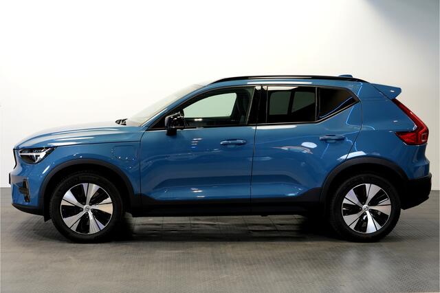 Volvo XC40 1.5 T5 Plug-in Hybrid 193kW/262pk DCT7 Plus Dark HARMAN/KARDON + EL.TREKHAAK + ADAPT.CRUISE + PILOT ASSIST + STOEL-&STUURVERWARMING + BLIS + LANE ASSIST + ACHTERUITRIJCAMERA + KEYLESS ENTRY&GO + POWER SEATS + PARKSENSOREN V&A + 19" LM-VELGEN!!
