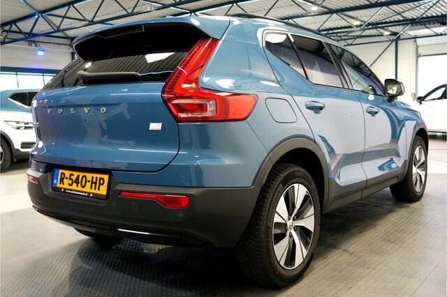Volvo XC40 1.5 T5 Plug-in Hybrid 193kW/262pk DCT7 Plus Dark HARMAN/KARDON + EL.TREKHAAK + ADAPT.CRUISE + PILOT ASSIST + STOEL-&STUURVERWARMING + BLIS + LANE ASSIST + ACHTERUITRIJCAMERA + KEYLESS ENTRY&GO + POWER SEATS + PARKSENSOREN V&A + 19" LM-VELGEN!!