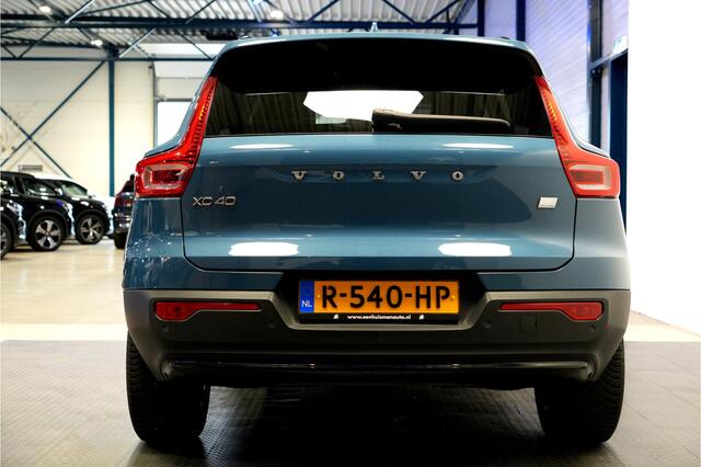 Volvo XC40 1.5 T5 Plug-in Hybrid 193kW/262pk DCT7 Plus Dark HARMAN/KARDON + EL.TREKHAAK + ADAPT.CRUISE + PILOT ASSIST + STOEL-&STUURVERWARMING + BLIS + LANE ASSIST + ACHTERUITRIJCAMERA + KEYLESS ENTRY&GO + POWER SEATS + PARKSENSOREN V&A + 19" LM-VELGEN!!