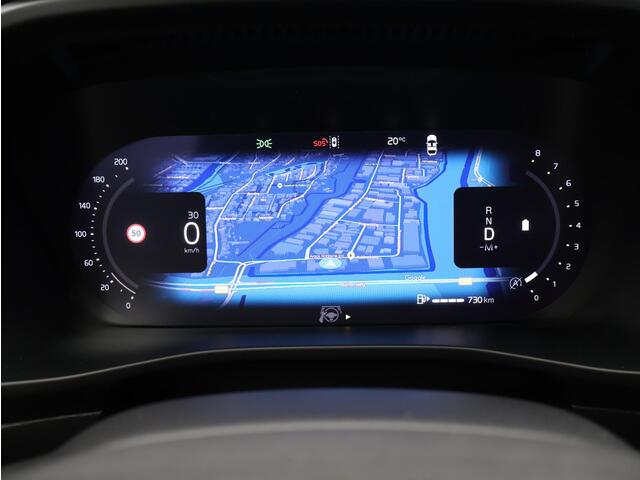 Volvo XC40 2.0 B4 Plus Black Edition / Stoel- + stuurwielverwarming / Elektr. stoelverstelling / Harman Kardon Audio / Nubuck / Achteruitrijcamera / 20" / Pilot Assist / BLIS