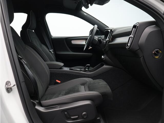 Volvo XC40 2.0 B4 Plus Black Edition / Stoel- + stuurwielverwarming / Elektr. stoelverstelling / Harman Kardon Audio / Nubuck / Achteruitrijcamera / 20" / Pilot Assist / BLIS