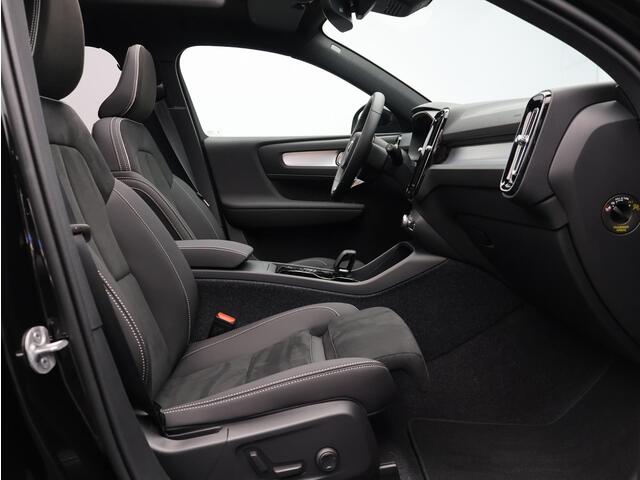Volvo XC40 2.0 B4 Plus Dark / Pano. dak / Elektr. stoelverstelling / Stoel- + stuurwielverwarming / Harmand Kardon Audio / 19" / BLIS