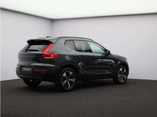 Volvo XC40 2.0 B4 Plus Dark / Pano. dak / Elektr. stoelverstelling / Stoel- + stuurwielverwarming / Harman Kardon Audio / BLIS