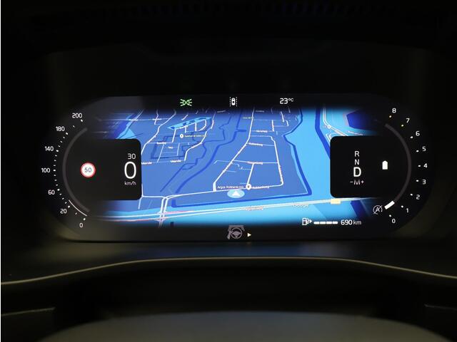 Volvo XC40 2.0 B4 Plus Dark / Pano. dak / Elektr. stoelverstelling / Stoel- + stuurwielverwarming / Harman Kardon Audio / BLIS