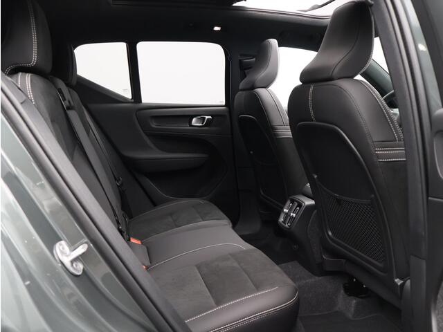 Volvo XC40 2.0 B4 Plus Dark / Pano. dak / Elektr. stoelverstelling / Stoel- + stuurwielverwarming / Harman Kardon Audio / BLIS