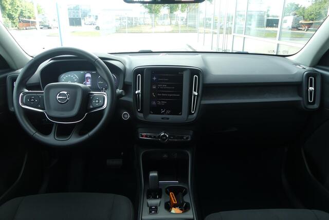 Volvo XC40 1.5 T4 Plug-in hybrid Essential Bright WINTER PACK, CRUISE, CLIMA, NAVI, CAMERA, PDC V&A, APPLE CARPLAY/ANDROID AUTO, 24.918KM