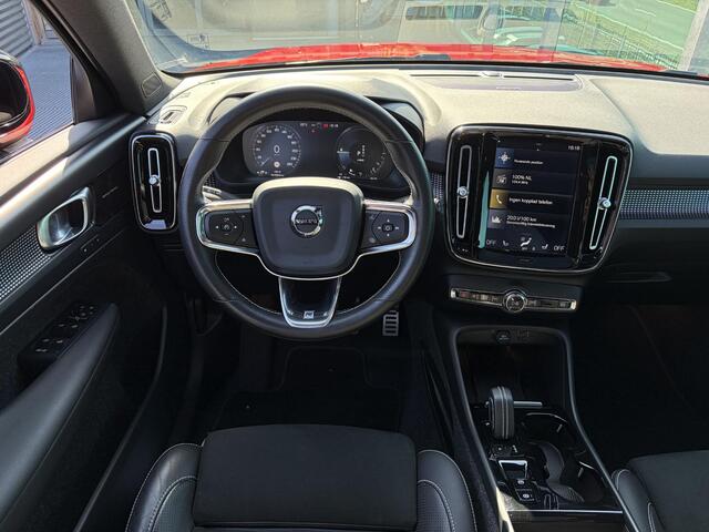 Volvo XC40 1.5 T5 Twin Engine R-Design PHEV, Automaat, Unieke KM-Stand / Trekhaak semi elektrisch wegklapbaar, Stuur-en stoelverwarming / Memory seats / 360 graden camera / Panorama dak / 19" wielen