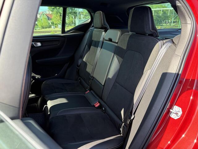 Volvo XC40 1.5 T5 Twin Engine R-Design PHEV, Automaat, Unieke KM-Stand / Trekhaak semi elektrisch wegklapbaar, Stuur-en stoelverwarming / Memory seats / 360 graden camera / Panorama dak / 19" wielen