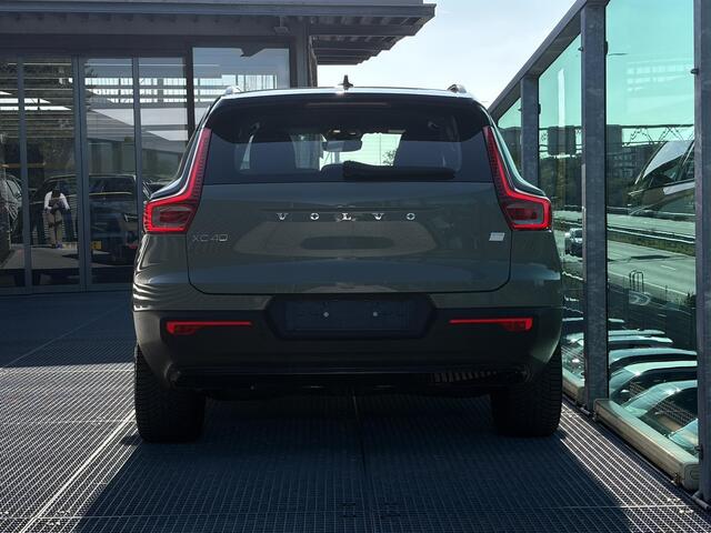 Volvo XC40 Single Motor Extended Range Plus 82 kWh Automaat, Stuur- en Stoel verwarming Elektrische stoelen met geheugen, Zwart dak, Stoelverlenging beide voorstoelen, Sage greenmetallic