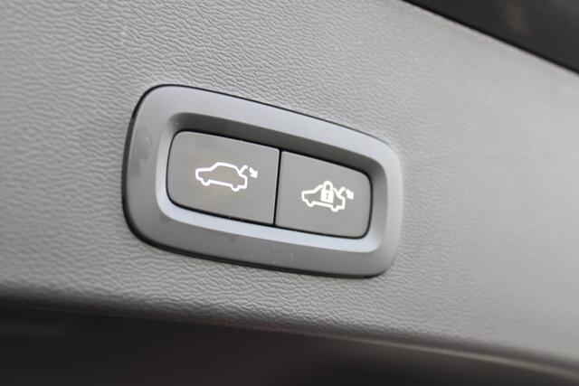 Volvo XC40 T5 Plug-in hybrid Plus Bright | H& K Audio | Memory | Trekhaak | Stoel/stuurverwarming | Camera | Climate | Leer |