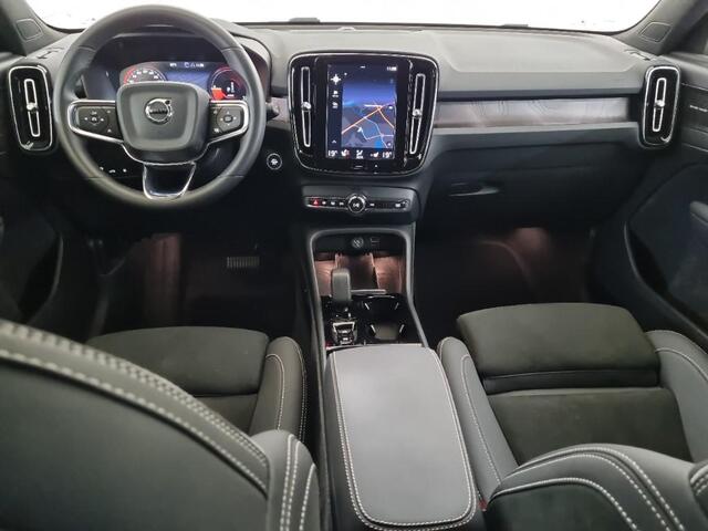 Volvo XC40 1.5 T4 Plug-in hybrid Plus Dark | Adaptieve Cruise Control | Harman Kardon Audio | DAB | Donker Getint Glas | Stoel-/Stuurverwarming | Trekhaak | All Season Banden |