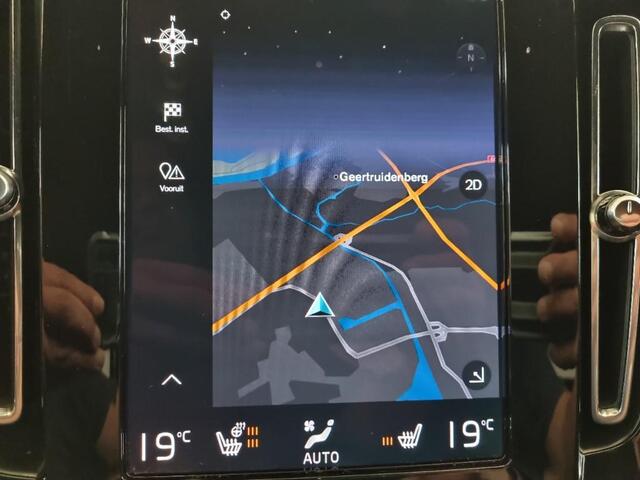 Volvo XC40 1.5 T4 Plug-in hybrid Plus Dark | Adaptieve Cruise Control | Harman Kardon Audio | DAB | Donker Getint Glas | Stoel-/Stuurverwarming | Trekhaak | All Season Banden |