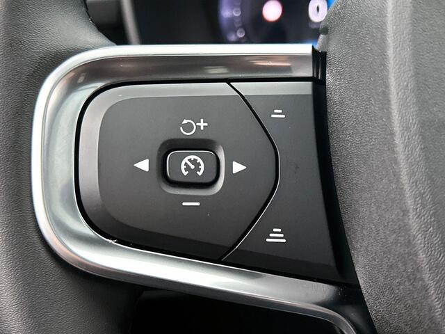 Volvo XC40 2.0 B4 Plus Dark