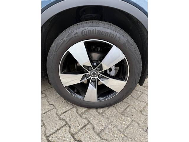 Volvo XC40 T3 163pk Automaat Business Pro / 20.000 km's / 1e Eig. / 360 Camera / Elektr. Stoelen / Leder / ACC / BLIS Trekhaak / 19'' / Keyless / Alarm Klasse 3 / DAB /