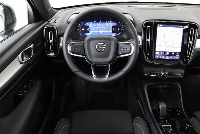 Volvo XC40 B4 (M-HYBRID) PLUS BLACK EDITION -PANO.DAK|HARMAN/KARDON|360°CAM|POWER-SEATS|VERW.VOORRUIT|PRIVACY.GLAS|TREKHAAK|20"