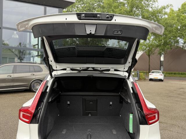 Volvo XC40 Single Motor Plus 69 kWh ELEKTRISCHE KOFFERBAK | VOLVO DEALER ONDERHOUDEN | ADAPTIVE CRUISE CONTROL | STOEL- + STUURWIELVERWARMING | CAMERA | ALL-IN PRIJS INCL. 12 MND BOVAG GARANTIE
