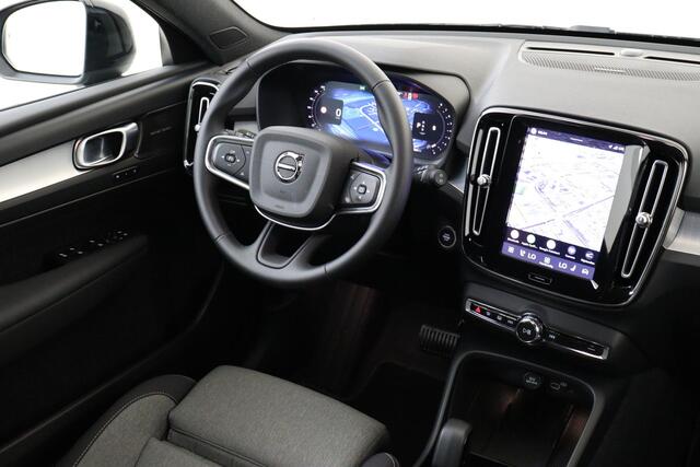 Volvo XC40 B4 (M-HYBRID) PLUS DARK -HARMAN/KARDON|CAMERA|ADAP.CRUISE|POWER-SEATS|VERW.VOORRUIT|PRIVACY.GLAS|TREKHAAK|18"