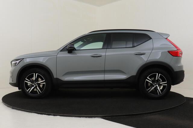 Volvo XC40 B4 (M-HYBRID) PLUS DARK -HARMAN/KARDON|CAMERA|ADAP.CRUISE|POWER-SEATS|VERW.VOORRUIT|PRIVACY.GLAS|TREKHAAK|18"