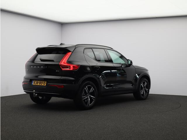 Volvo XC40 2.0 B4 Plus Dark / Trekhaak / Harman Kardon / Stoelverwarming voor & achter / Memory seats / Voorruitverwarming
