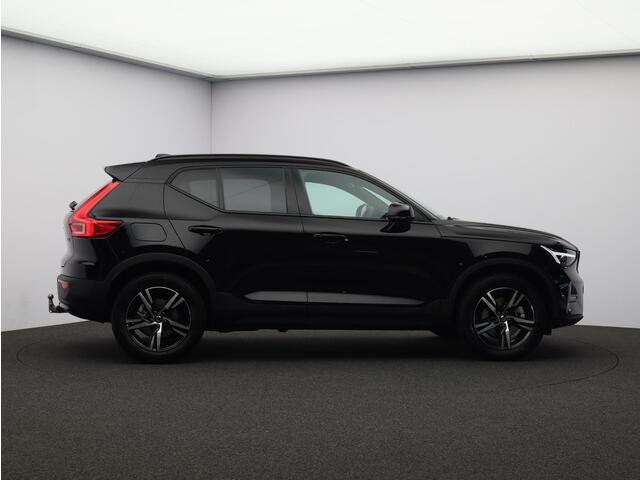 Volvo XC40 2.0 B4 Plus Dark / Trekhaak / Harman Kardon / Stoelverwarming voor & achter / Memory seats / Voorruitverwarming