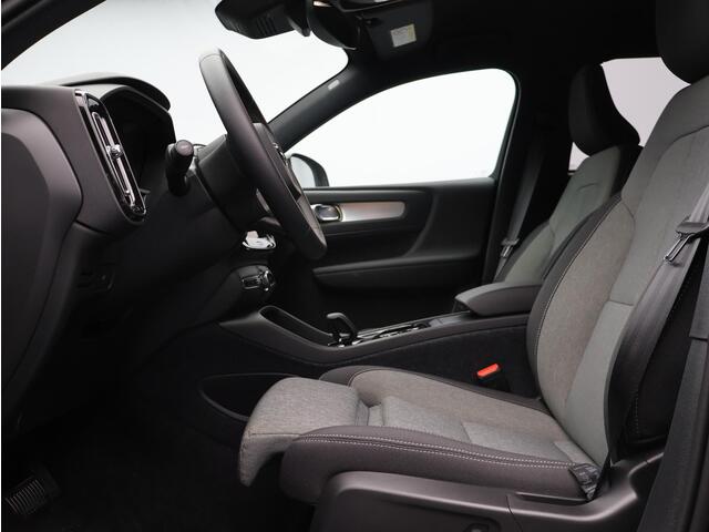 Volvo XC40 2.0 B4 Plus Dark / Trekhaak / Harman Kardon / Stoelverwarming voor & achter / Memory seats / Voorruitverwarming