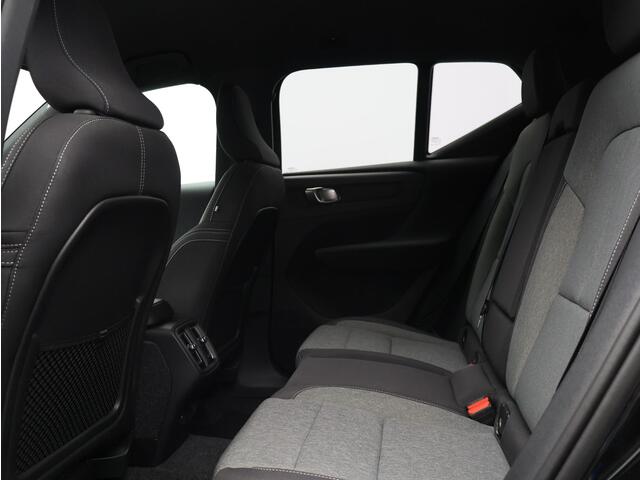 Volvo XC40 2.0 B4 Plus Dark / Trekhaak / Harman Kardon / Stoelverwarming voor & achter / Memory seats / Voorruitverwarming
