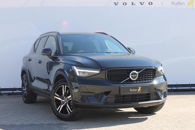 Volvo XC40 B4 211PK Automaat Plus Dark Harman Kardon Audio installatie / Semi elektrisch wegklapbare trekhaak / Google infotainment / Verwarmbare voorruit / Verwarmbare voorstoelen