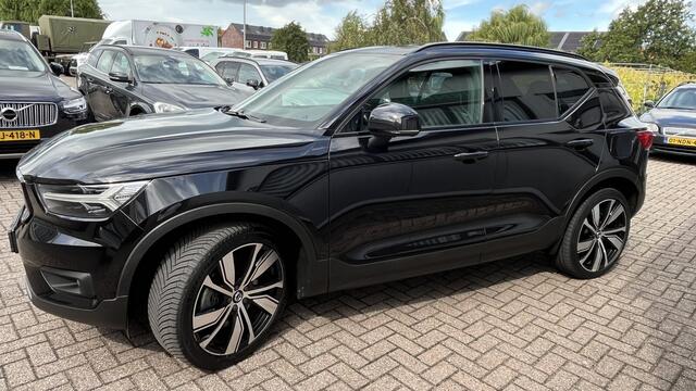 Volvo XC40 Recharge P8 AWD R-Design | Climate Pack (achterbank verwarmd) | ack Lounge (audio installatie high end, elektrisch glazen schuif-/kanteldak, parkeersensor voor, rondomzicht camera)