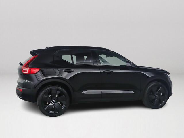 Volvo XC40 B4 Plus Black Edition | Panoramadak | 360° camera | Harman Kardon | Stoel- en stuurverwarming | Trekhaak