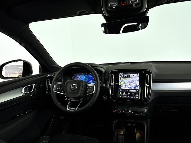 Volvo XC40 B4 Plus Black Edition | Panoramadak | 360° camera | Harman Kardon | Stoel- en stuurverwarming | Trekhaak
