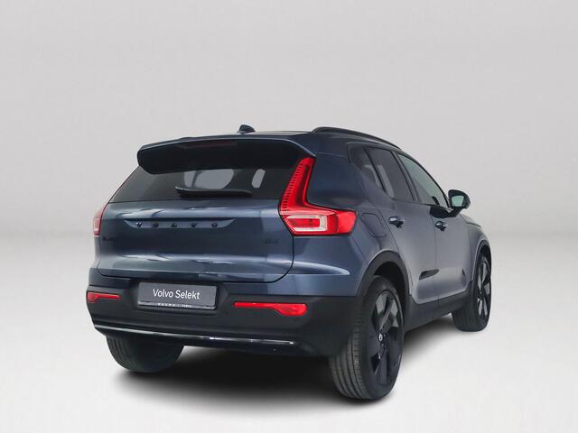 Volvo XC40 B4 Plus Black Edition | Panoramadak | 360° camera | Harman Kardon | Stoel- en stuurverwarming | Trekhaak