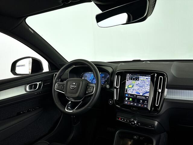 Volvo XC40 B4 Plus Black Edition | Panoramadak | 360° camera | Harman Kardon | Stoel- en stuurverwarming | Trekhaak