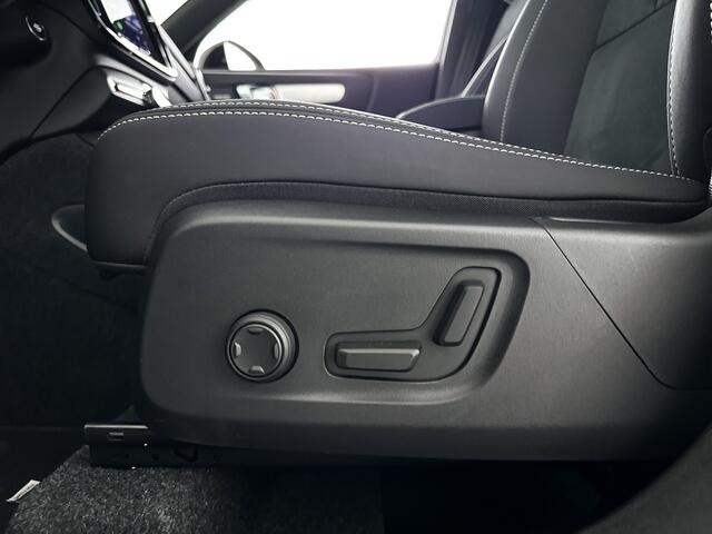 Volvo XC40 B4 Plus Black Edition | Panoramadak | 360° camera | Harman Kardon | Stoel- en stuurverwarming | Trekhaak