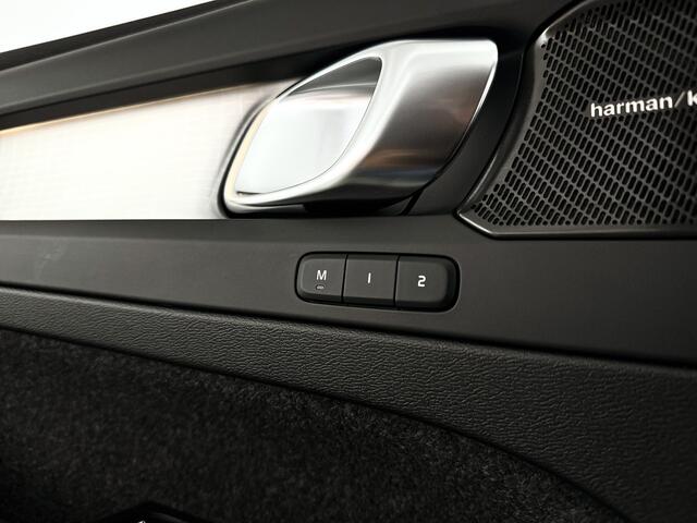 Volvo XC40 B4 Plus Black Edition | Panoramadak | 360° camera | Harman Kardon | Stoel- en stuurverwarming | Trekhaak
