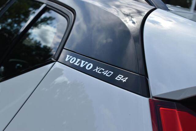 Volvo XC40 B4 Automaat Plus Dark | Semi Elek. Inklapbare Trekhaak | Elek. bedienbare voorstoelen met geheugen | Harman Kardon Audio Systeem | Blis | Adaptive Cruise Controle |
