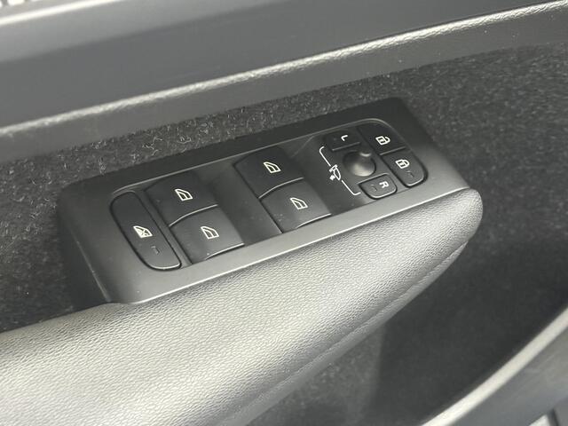 Volvo XC40 1.5 T5 Twin Engine R-Design Automaat, Trekhaak, Leder/Suede bekleding, Panoramisch schuif/kanteldak