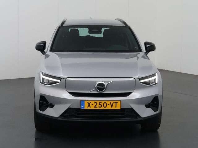 Volvo XC40 Single Motor Essential 69 kWh | SOH 96% | LED | Sportstoelen | Navigatie | Apple CarPlay/Android Auto | Camera | DAB | Stoelverwarming | Adaptieve Cruise Control | Ele.kofferdeksel |