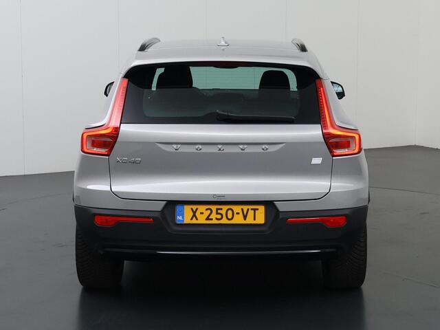 Volvo XC40 Single Motor Essential 69 kWh | SOH 96% | LED | Sportstoelen | Navigatie | Apple CarPlay/Android Auto | Camera | DAB | Stoelverwarming | Adaptieve Cruise Control | Ele.kofferdeksel |