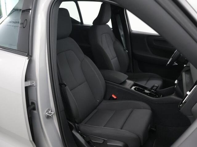 Volvo XC40 Single Motor Essential 69 kWh | SOH 96% | LED | Sportstoelen | Navigatie | Apple CarPlay/Android Auto | Camera | DAB | Stoelverwarming | Adaptieve Cruise Control | Ele.kofferdeksel |