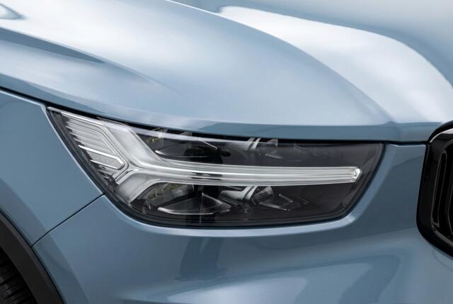 Volvo XC40 T4 R Design AWD 190 PK l Pano l Stoelverwarming l Cruise