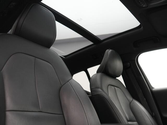 Volvo XC40 T5 Recharge R-Design PHEV 262pk Dealer O.H. | Panodak | Adaptive Cruise | 360 Camera | Harman / Kardon | Blis | Keyless | Apple Carplay | Navigatie | DAB | Virtual Cockpit | Pilot Assist | 19"L.M | Plug In Hybrid |