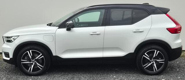 Volvo XC40 1.5 T5 Recharge R-Design Seat Pack - Park Assist Pack - Lighting Pack - Winter Pack - Cruise control adaptief - Two Tone - Telefoonlader - 19"Licht metaal - Privacy Glass - Intellisafe Pro Pakket