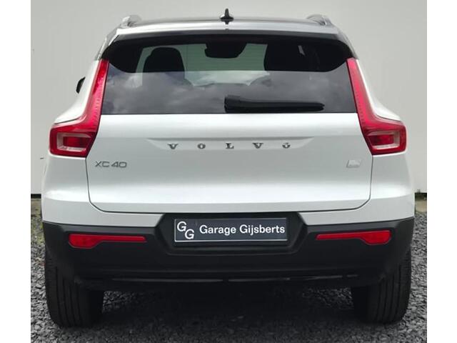 Volvo XC40 1.5 T5 Recharge R-Design Seat Pack - Park Assist Pack - Lighting Pack - Winter Pack - Cruise control adaptief - Two Tone - Telefoonlader - 19"Licht metaal - Privacy Glass - Intellisafe Pro Pakket