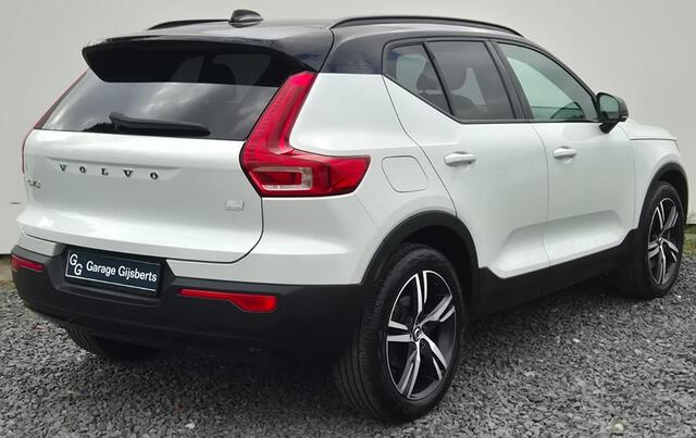 Volvo XC40 1.5 T5 Recharge R-Design Seat Pack - Park Assist Pack - Lighting Pack - Winter Pack - Cruise control adaptief - Two Tone - Telefoonlader - 19"Licht metaal - Privacy Glass - Intellisafe Pro Pakket